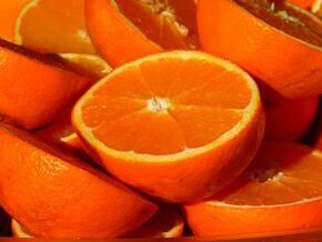 la vitamina C contenuta nelle arance viene eliminata dalla nicotina